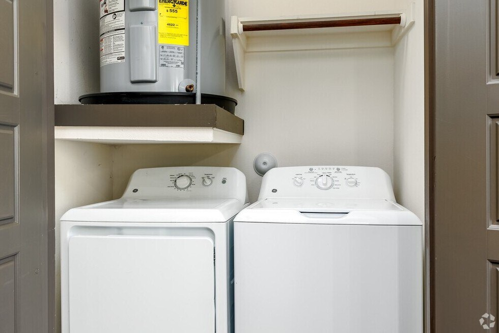 Laundry at SEVEN TWELVE LOFTS Apartments, Texas